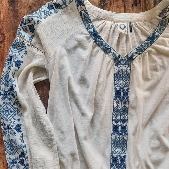 Anthropologie Akemi Kin Boho Embroidered Top - Picture 11 of 14